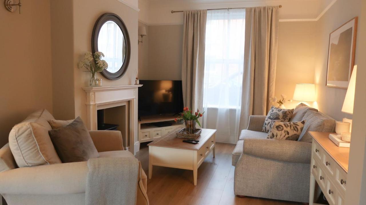 Luxury Living Outside The City Walls - Sleeps Six! Chester Eksteriør billede