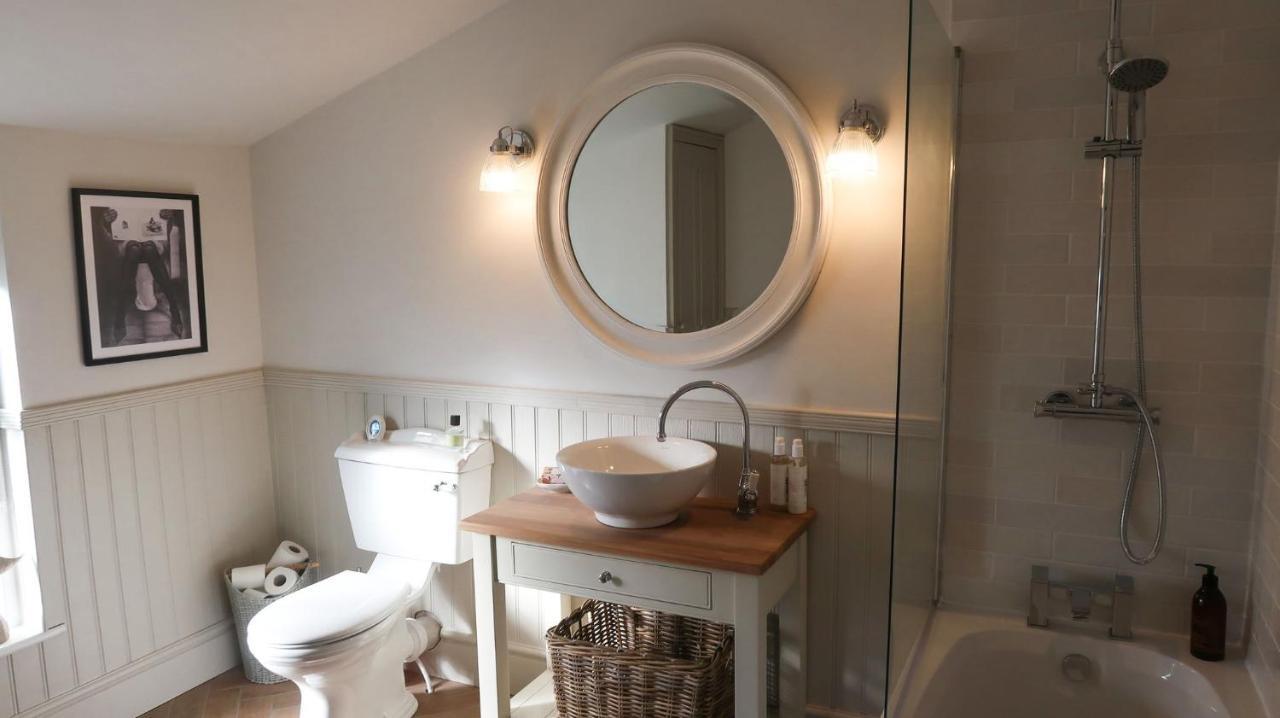 Luxury Living Outside The City Walls - Sleeps Six! Chester Eksteriør billede