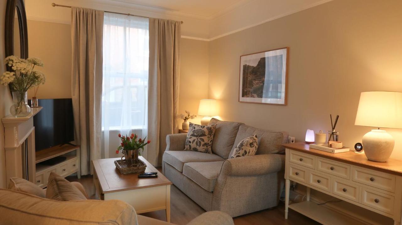 Luxury Living Outside The City Walls - Sleeps Six! Chester Eksteriør billede