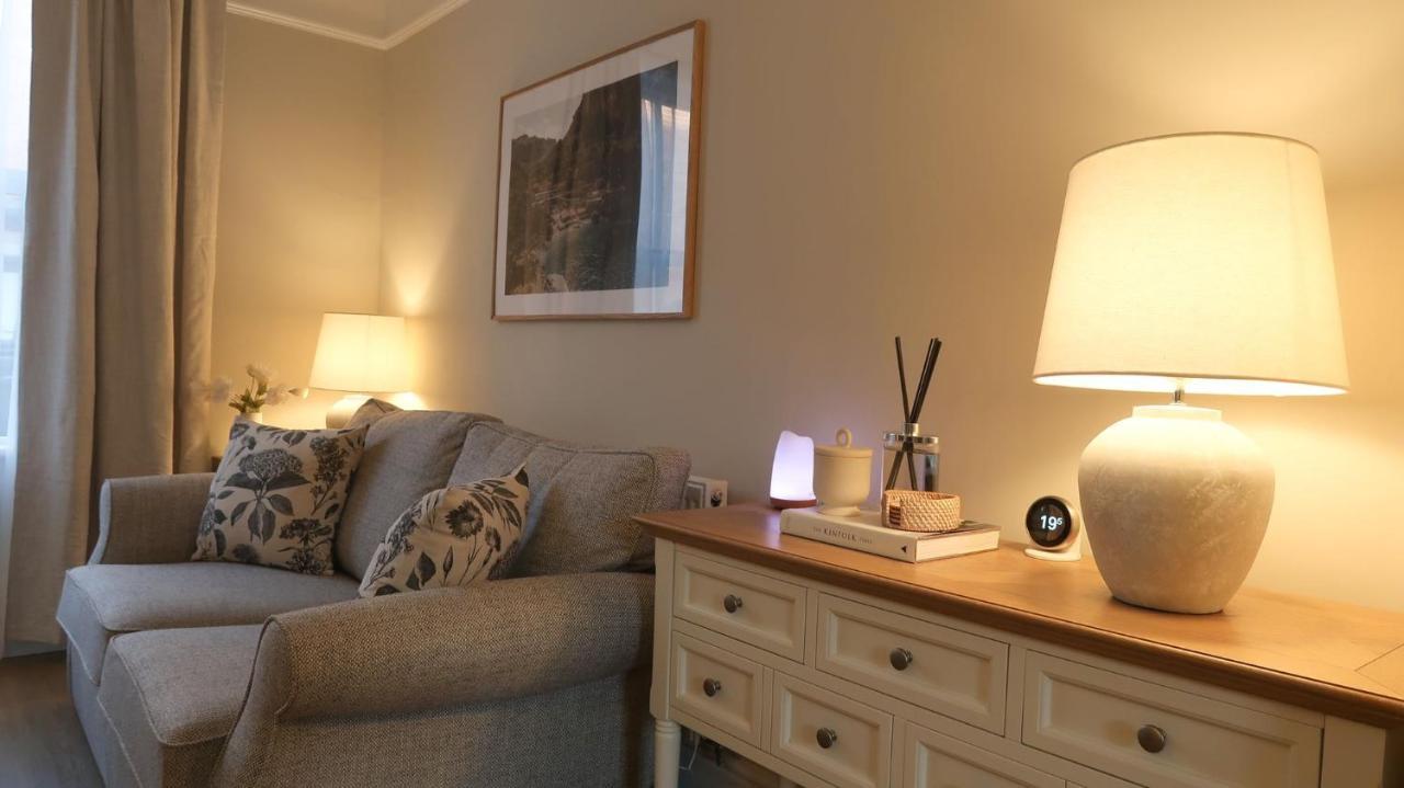 Luxury Living Outside The City Walls - Sleeps Six! Chester Eksteriør billede