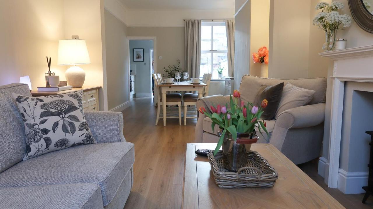 Luxury Living Outside The City Walls - Sleeps Six! Chester Eksteriør billede