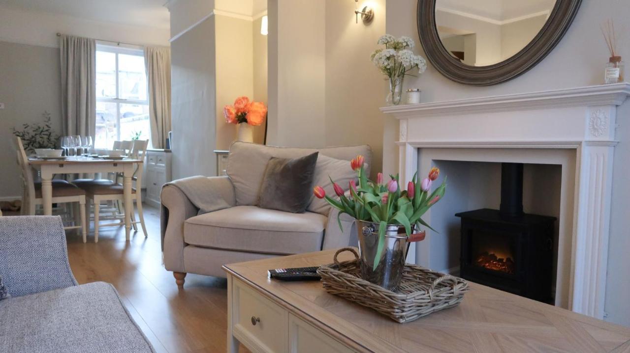 Luxury Living Outside The City Walls - Sleeps Six! Chester Eksteriør billede