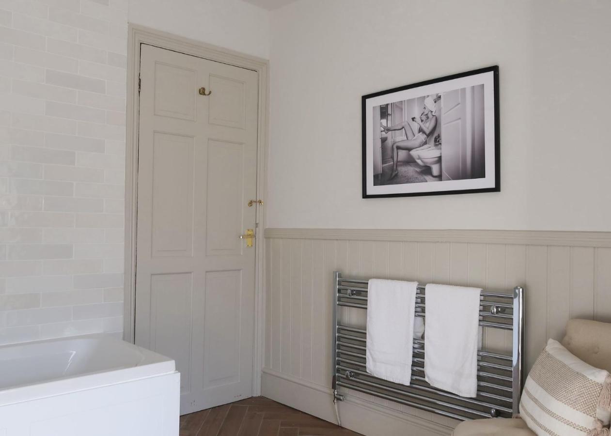 Luxury Living Outside The City Walls - Sleeps Six! Chester Eksteriør billede