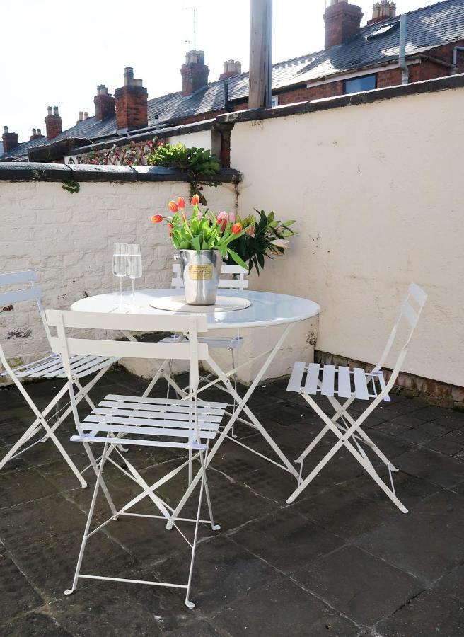 Luxury Living Outside The City Walls - Sleeps Six! Chester Eksteriør billede
