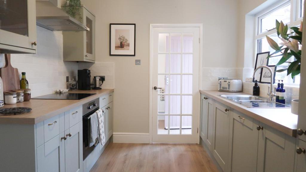 Luxury Living Outside The City Walls - Sleeps Six! Chester Eksteriør billede