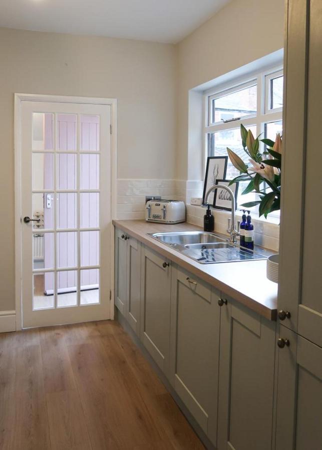 Luxury Living Outside The City Walls - Sleeps Six! Chester Eksteriør billede